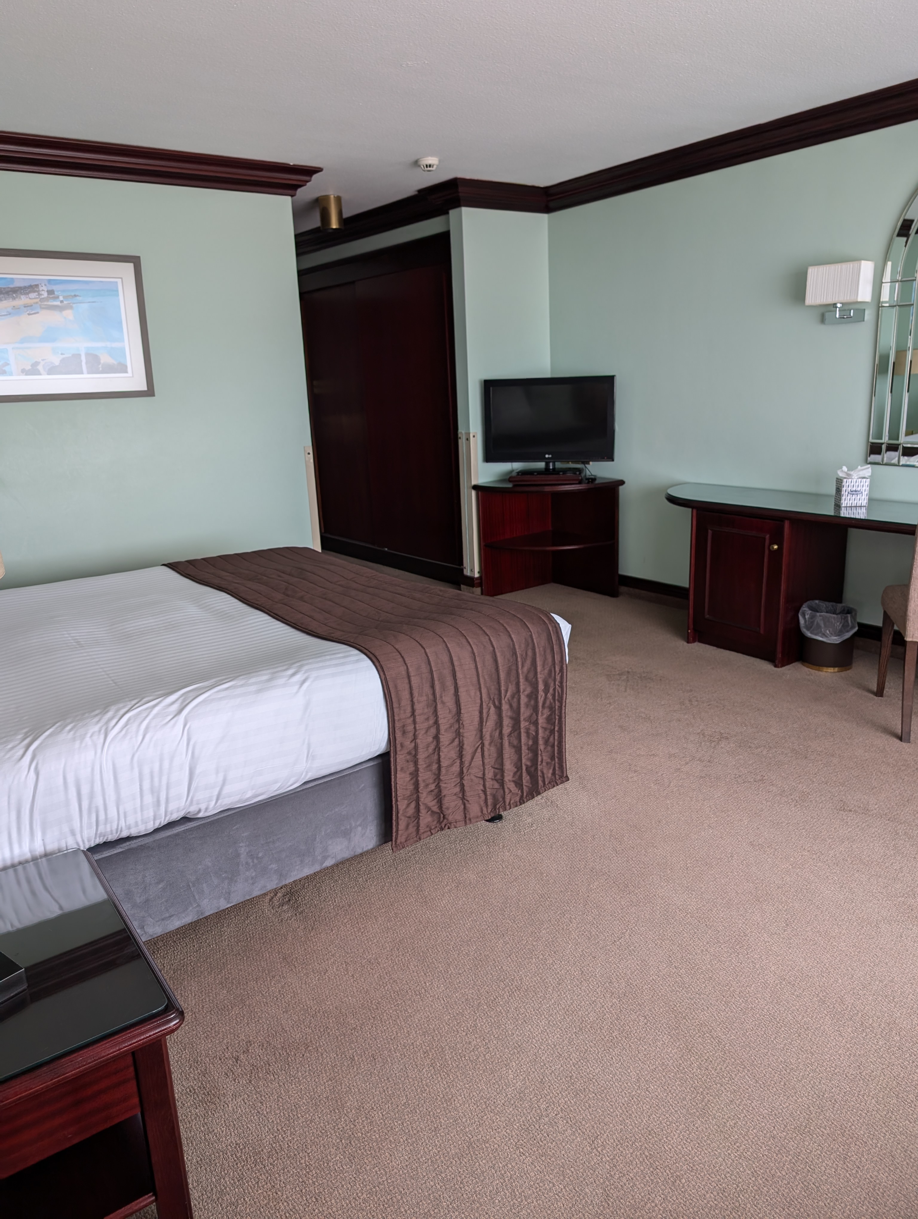 BROADLANDS apartment bedroom view